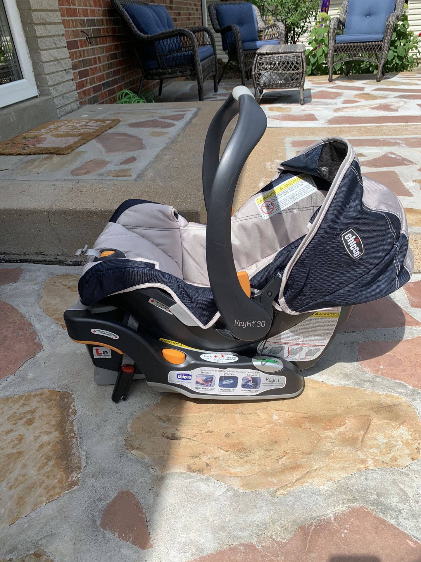 CHICCO KEYFIT30 seat and base