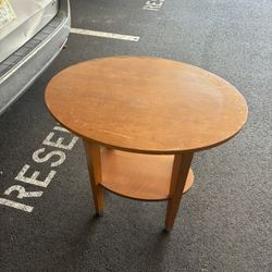 small solid wood dining tab. L 28 inch 