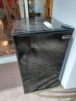 Magic Chef Black Mini Fridge