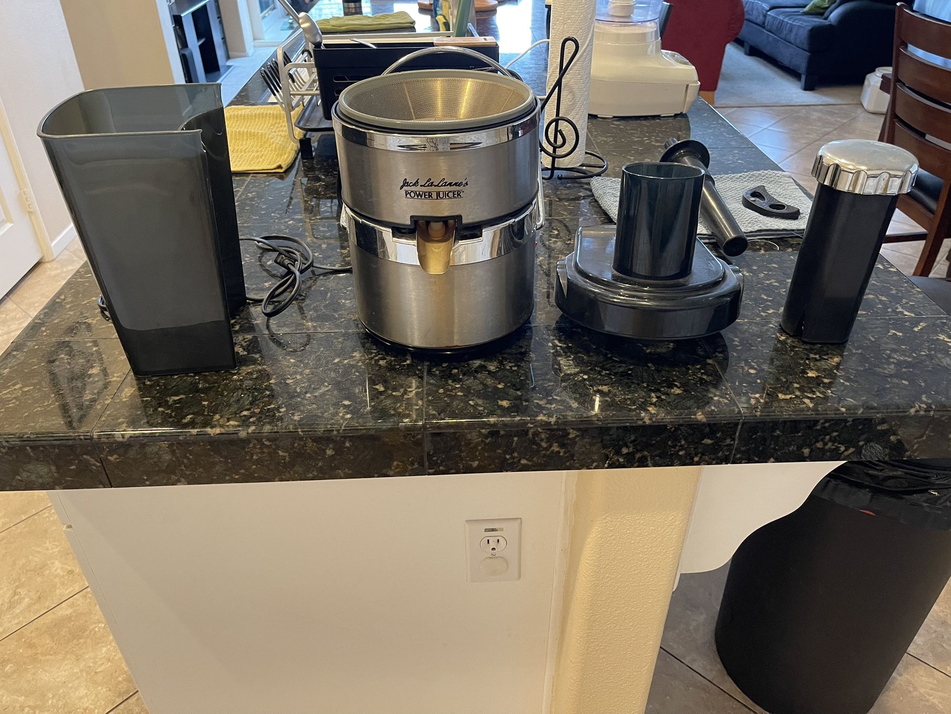 Jack LaLanne’s Power Juicer E1188. 120 V for Sale in Winchester, CA