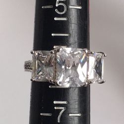 WOMENS RING SIZE 6 ⭐️✨⭐️NEW CONDITION RING FOR WOMEN ✨HIGH QUALITY    