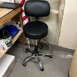 Rolling Stool With Height Adjustment 