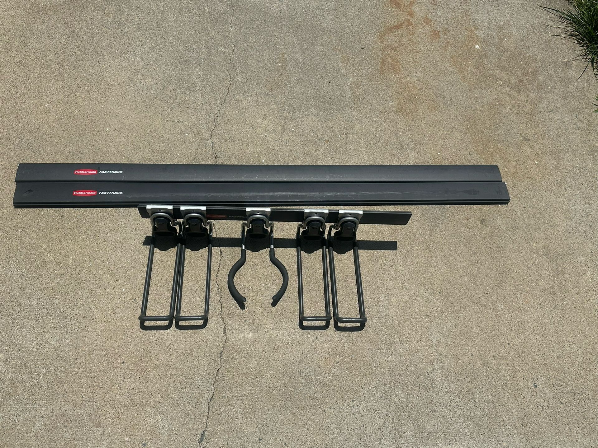 Rubbermaid fast track System
