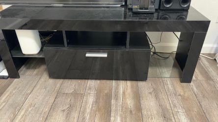 Black Gloss/ Glass Gaming Stand