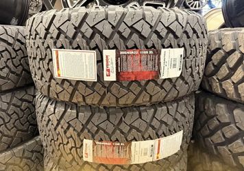 305 45 22 Venom Power Xt  New Set Of Tires 