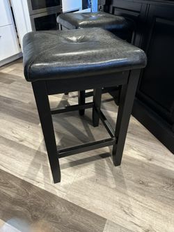 2 Short Stools