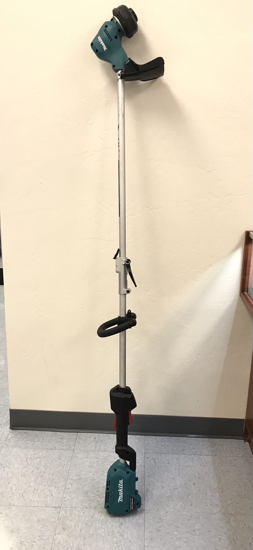 Makita XRU12 Weed Wacker Tool ONLY 20609 for Sale in Glendale, AZ