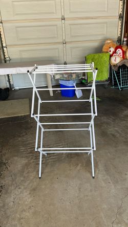 Clothes drying rack
