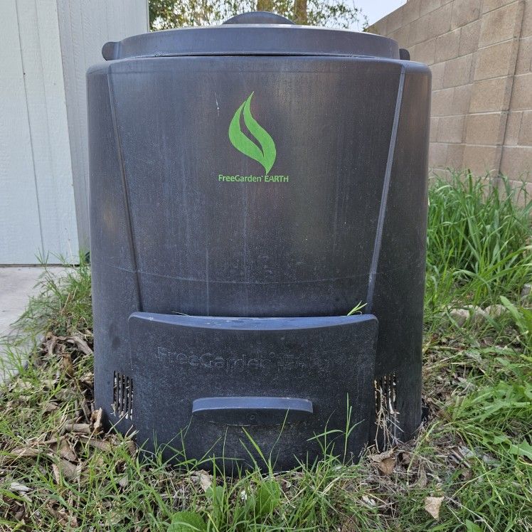 82 Gal. Compost Bin (Enviro World) for Sale in Mesa, AZ OfferUp