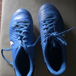 Nike Soccer Cleets 6Y