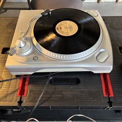 ION  USB 33 1/3 / 45Rpm Turntable 