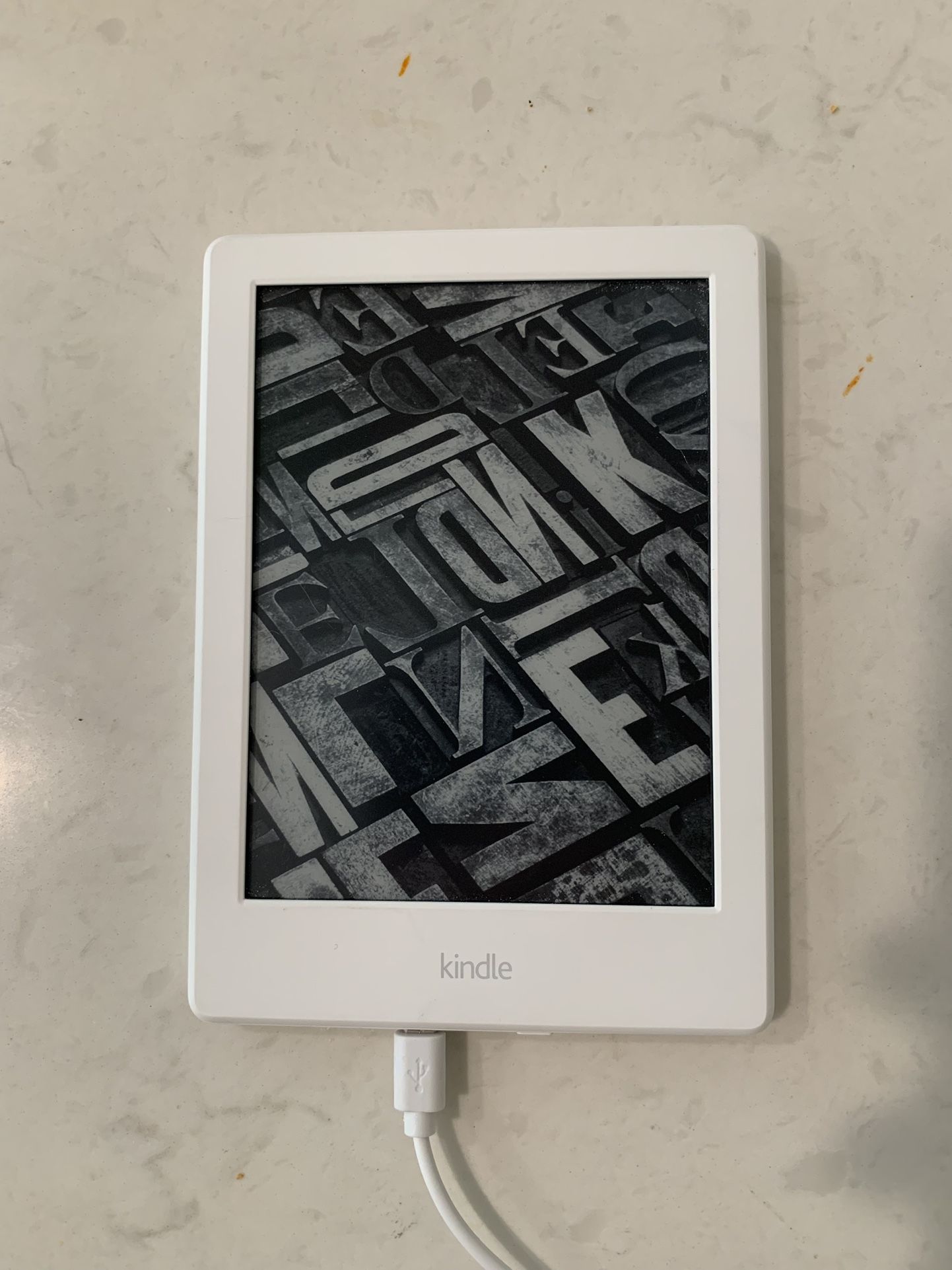 White Kindle 8th Gen Like New