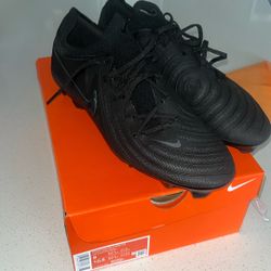Nike Soccer Cleats Phantom Go ll Pro FG