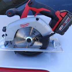 MILWAUKEE M18 61/2" CIRCULAR SAW & BATTERY 