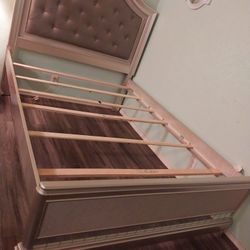 Full Size Bed Frame ,cama Full Size No Colchones Excelente Condiciones Personas Interesadas Solamente Porfavor Northwest Hwy Dallas 75220