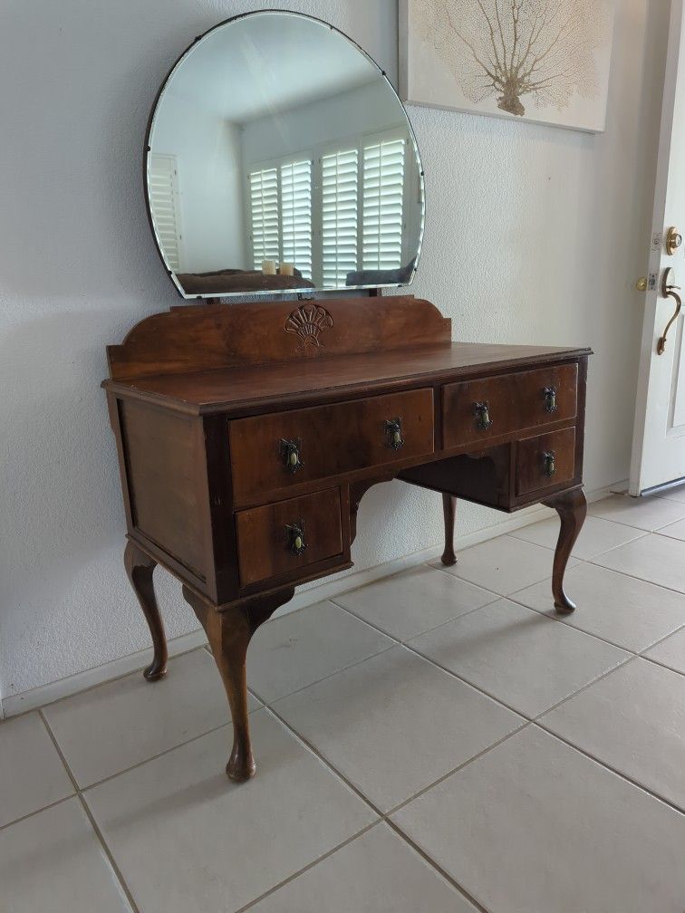 Antique  Chippendale Desk Writing Vanity 