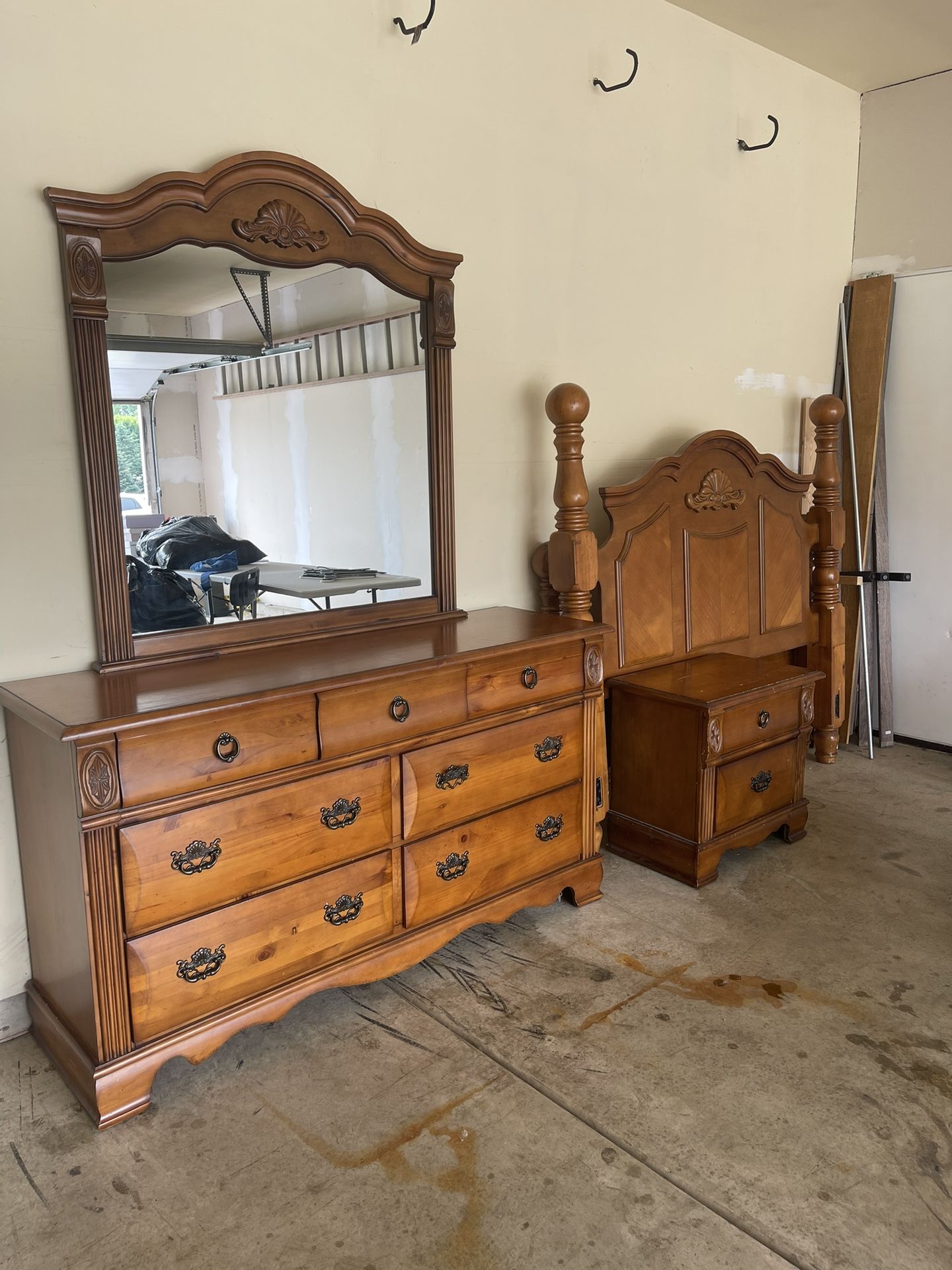 Queen Bedroom Set: Includes Dresser, Mirror, Bed Frame, and Nightstand.