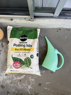 Miracle-Gro Indoor Potting Mix + Mint Watering Can