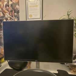 4k 27 Inch LG monitor 