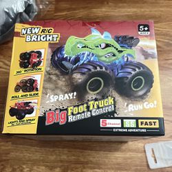 ScharkSpark Remote Control Car, 2.4GHz Monster Trucks for Boys Girls with Light, Sound & Spray, Dinosaur Toys Gift for Kids 3 4 5 6 7 8, All Terrain R