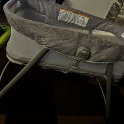 Graco DreamMore 3-in-1 Portable Bassinet & Travel Crib