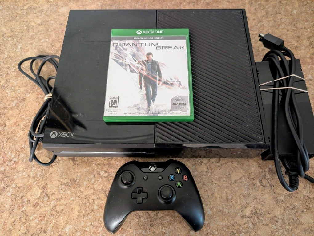 Xbox One console complete tested includes controller and Quantum Break game