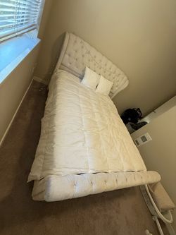 Tufted Upholstered Bed Frame with Footboard
