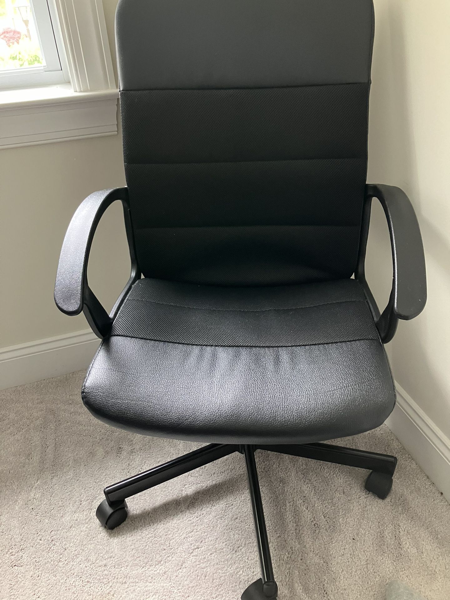 Swivel chair with Adjustable Height 
