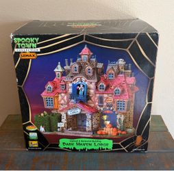 LEMAX Spooky Village Dark Haven Lodge! Halloween Lighted & Animated Building!