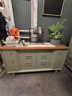 6 drawer Dresser