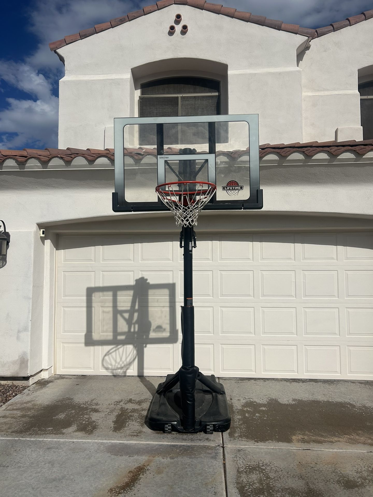 Lifetime Shatterproof Basketball Hoop