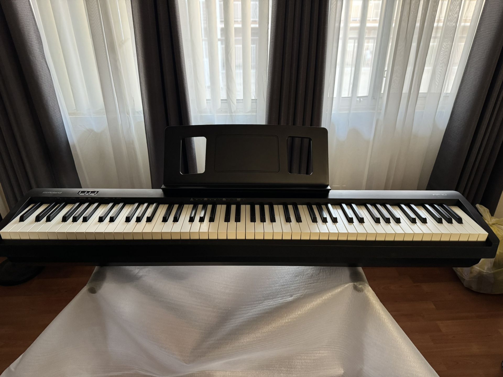 Roland FP10 Digital Piano