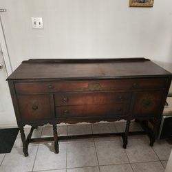 Antique dresser / Hutch