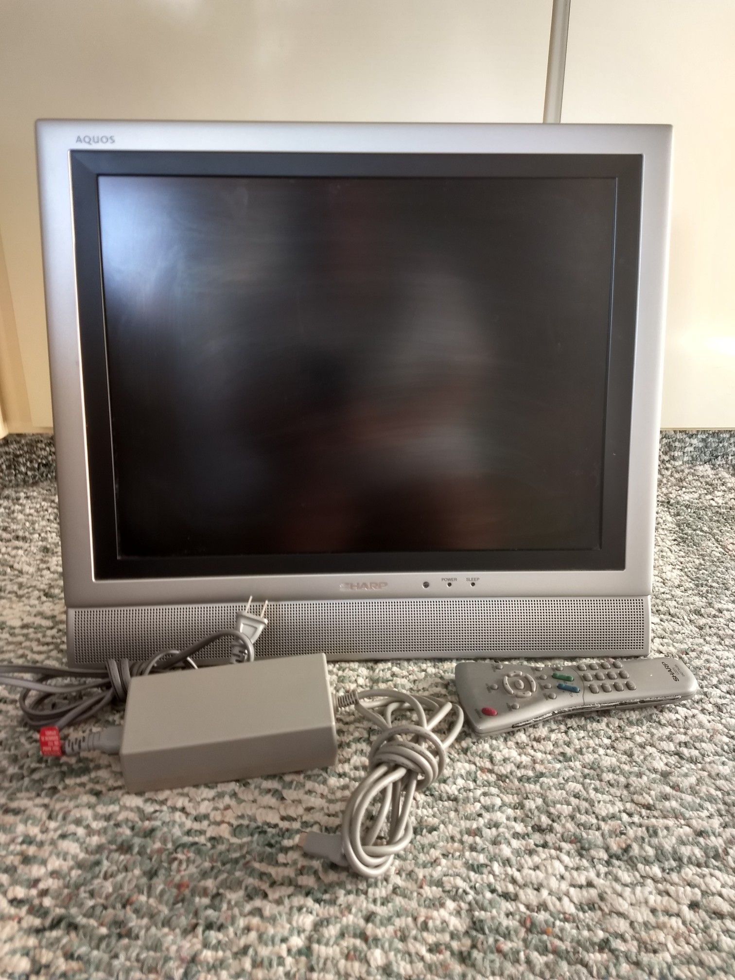 SHARP TV AQUOS LC-20EIU LIQUID CRYSTAL TV 2002 JAPAN RETRO GAMING