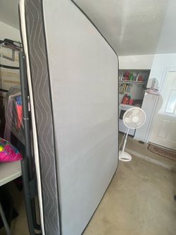 Queen size complete bed with mattress