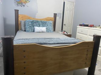 SOLID WOOD UNIQUE FULL BED!
