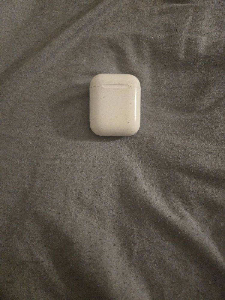 Airpod 4 It works And Is good The But Case Is A Little Damaged