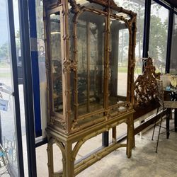 Beautiful China Cabinet / Display Cabinet 