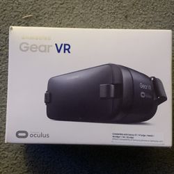 Samsung Gear VR w/Controller - US Version - Discontinued by Manufacturer