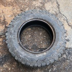 275/70/18 Tire