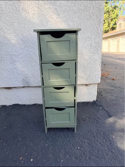 Green bathroom cabinet