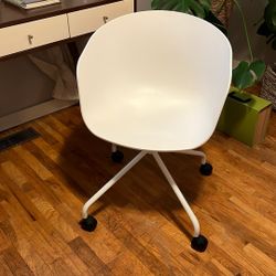 Desk Chair w/wheels
