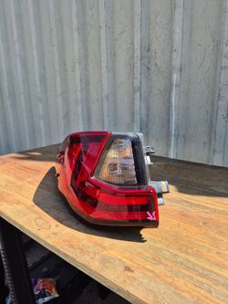 2016 2017 2018 2019 Lexus RX RX350 RX450h Tail Light Left Driver Side LH ORIGINAL USED (SMALL CRACK ON LENS)