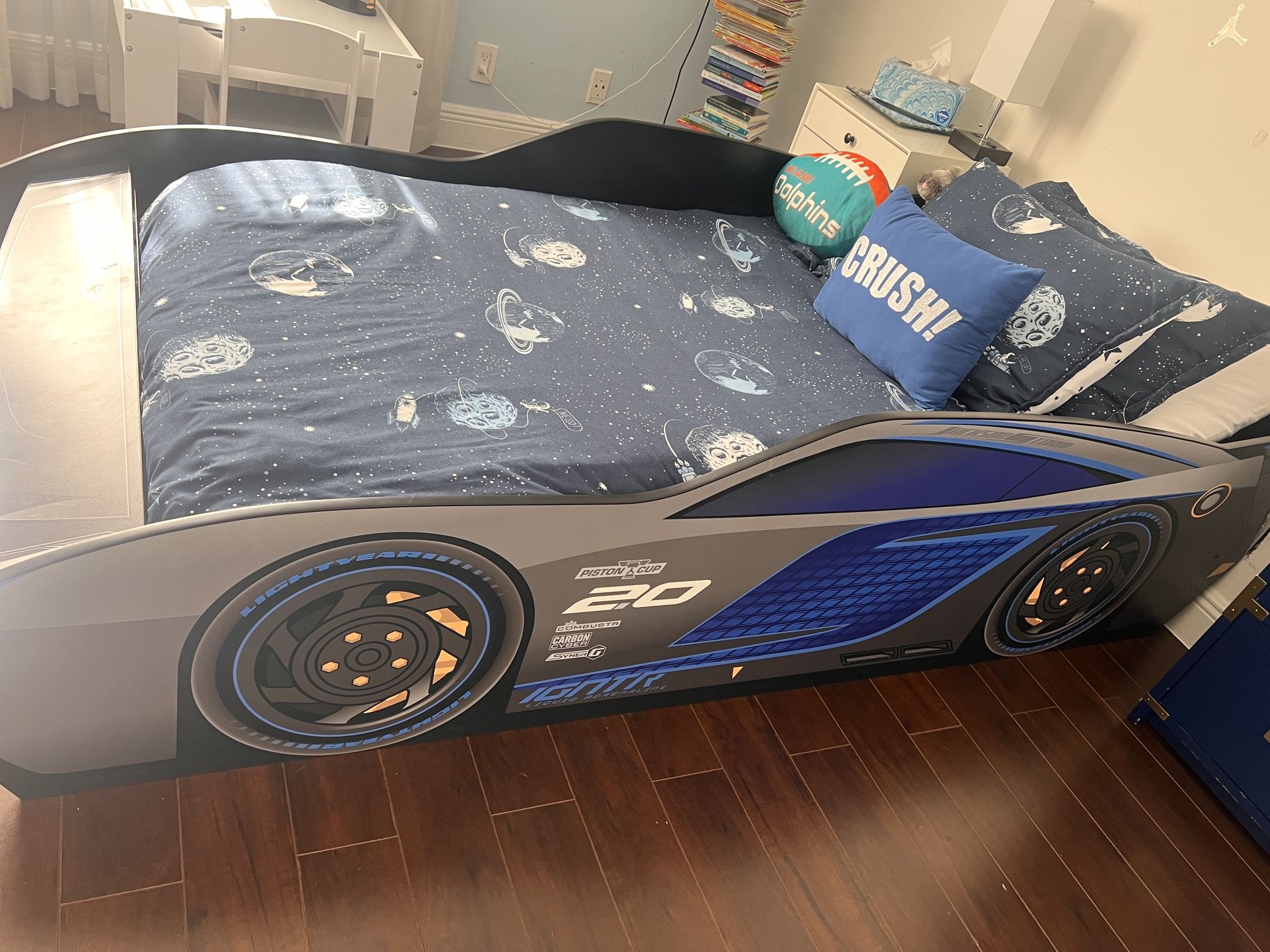 Disney/Pixar Cars Jackson Stormâ„¢ Blue 3 Pc Twin Car Bed