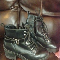 No Bo https://offerup.com/redirect/?o=R2lybC5Cb290cw==  7/ Half Size 