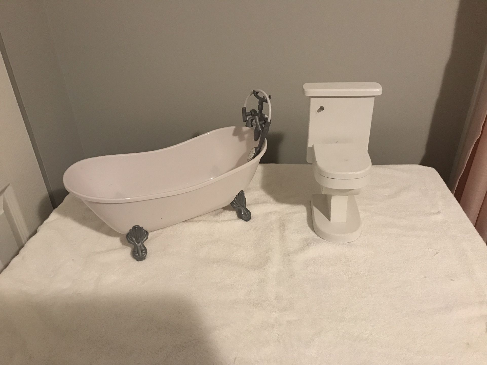 Doll Tub And Toilet