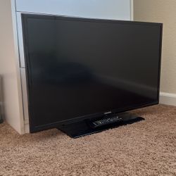 32 Inch TV with Remote for Sale