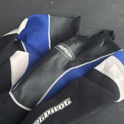 Men’s Small Wetsuit