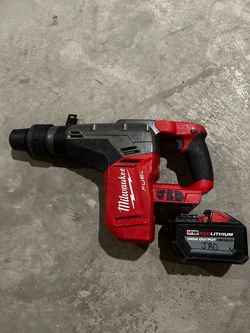 Milwaukee M18 Fuel Rotary Hammer with HD12.0 Battery