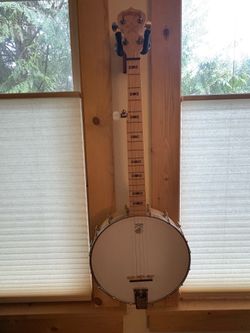 Deering Goodtime 5 String Parlor Banjo & case & stand & more